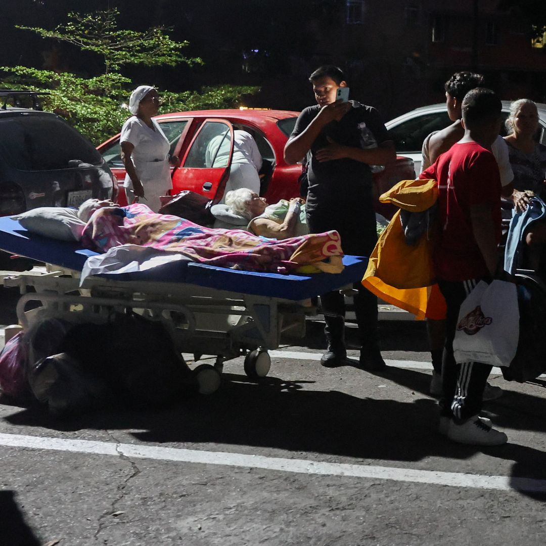 Fotos: Terremoto Preliminar de 7.5 Sacude Venezuela; Hay Casas Derrumbadas en Caracas